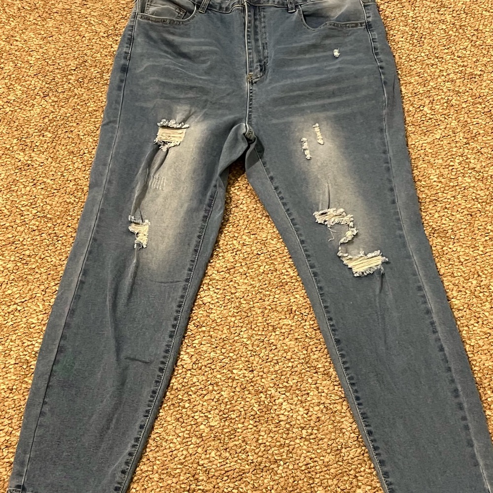 1XL distressed Straight Leg Jeans. Super Comfy And Stylish